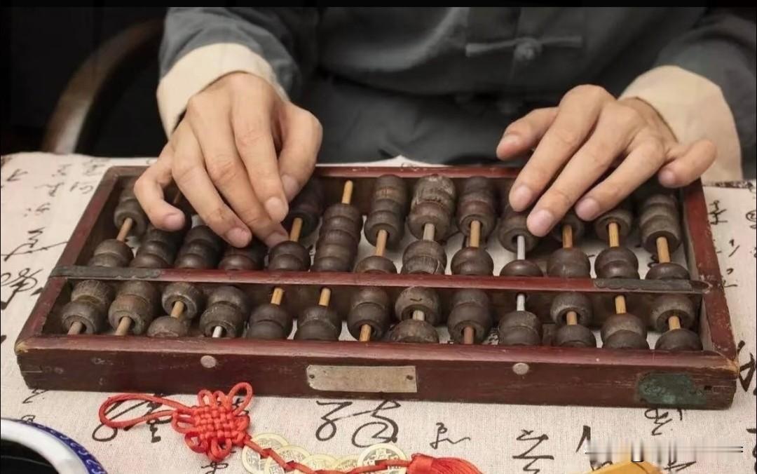 “三下五除二”是哪种工具的口诀“三下五除二”是算盘的运算口诀，形容做事干脆麻利。