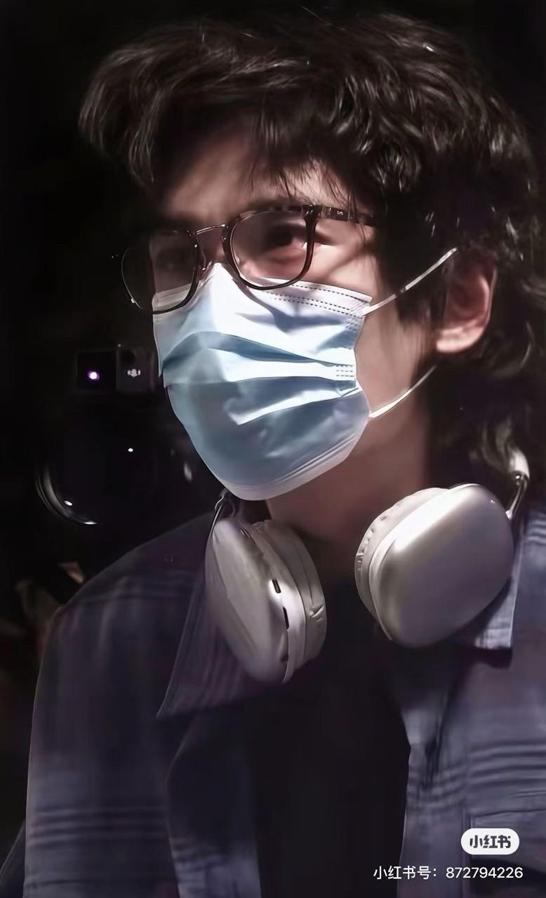 朱一龙这里不让打车卷毛小狗🐕 