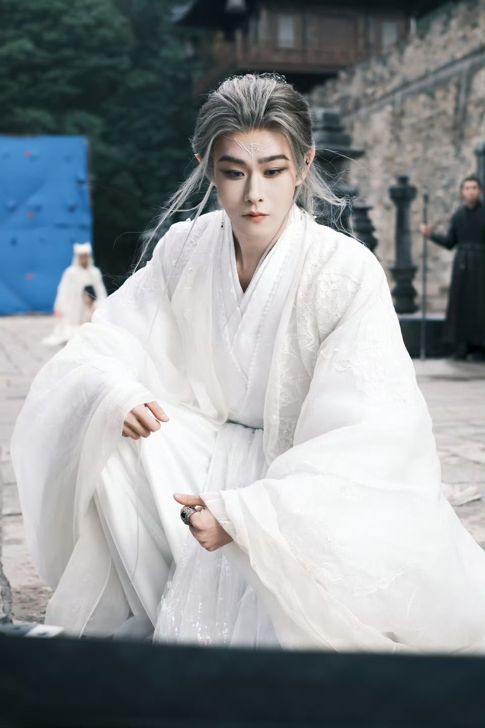 田嘉瑞年卡塑田嘉瑞年下daddy年下的他会把秘密写在纸条上，折成星星塞给你；年上