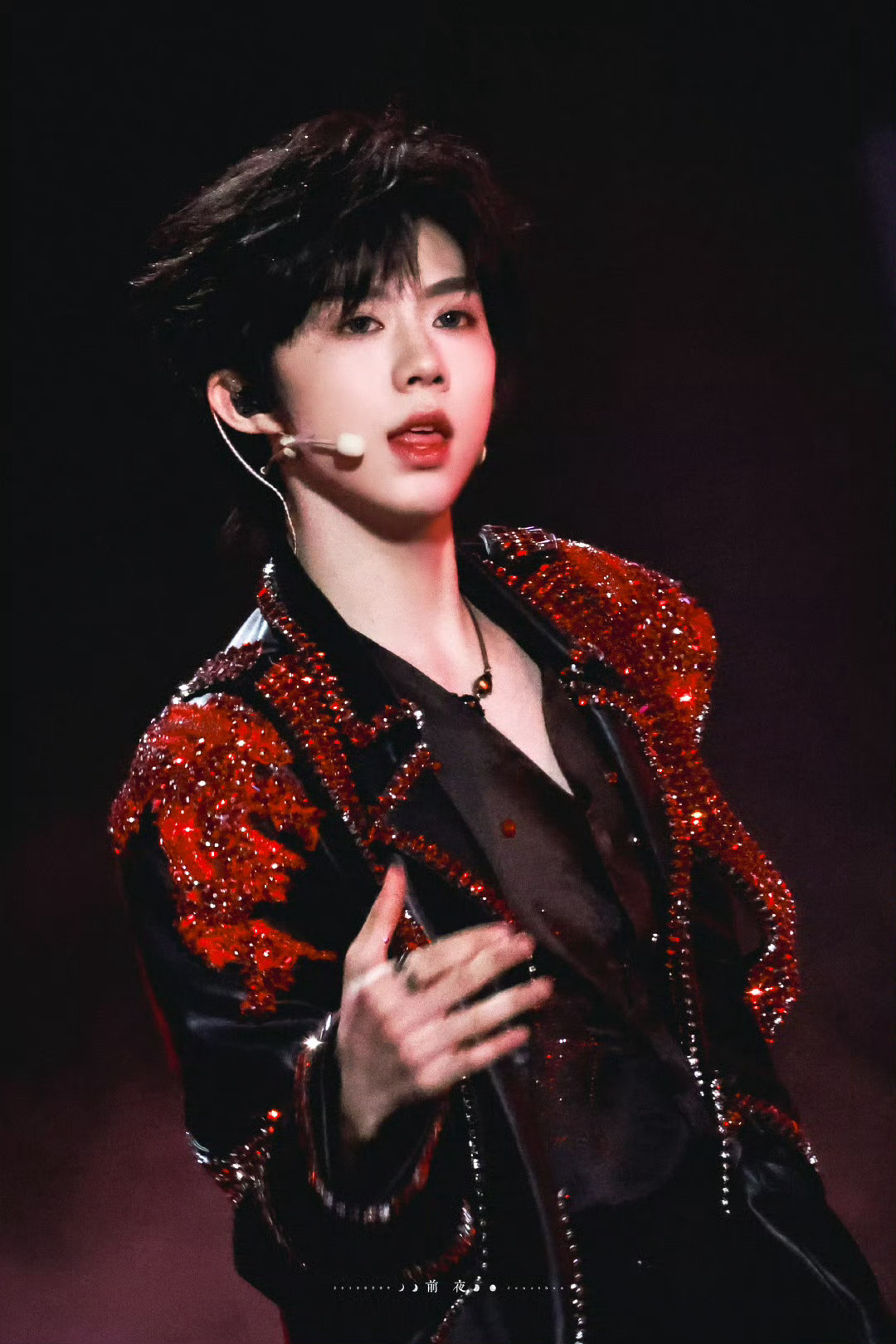 【投稿〡陈奕恒】美杜莎舞台 .陈奕恒机车服造型 陈奕恒这张脸完全魅魔来的🐍🐍