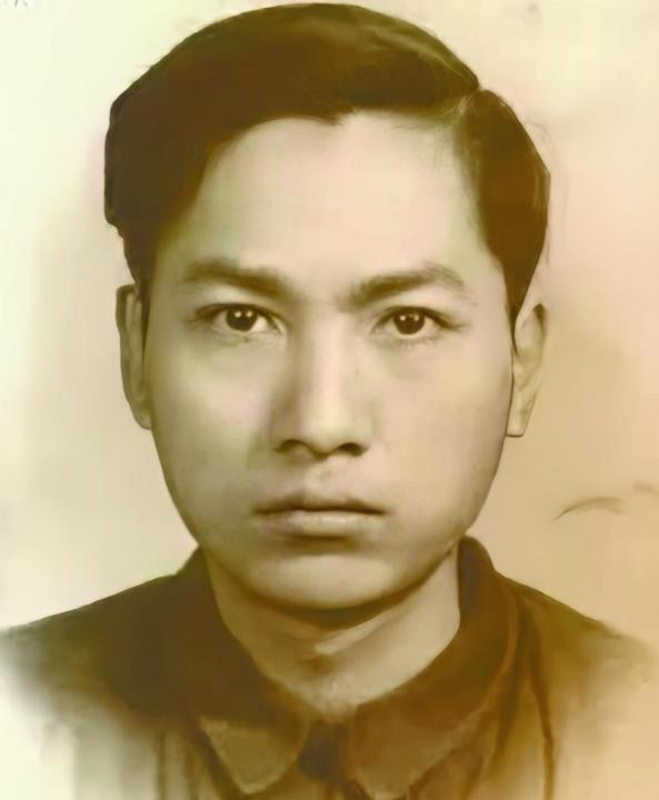 1982 年夏天，北京机电研究院的宿舍里，一个普通教师被同事发现自缢身亡。等他走