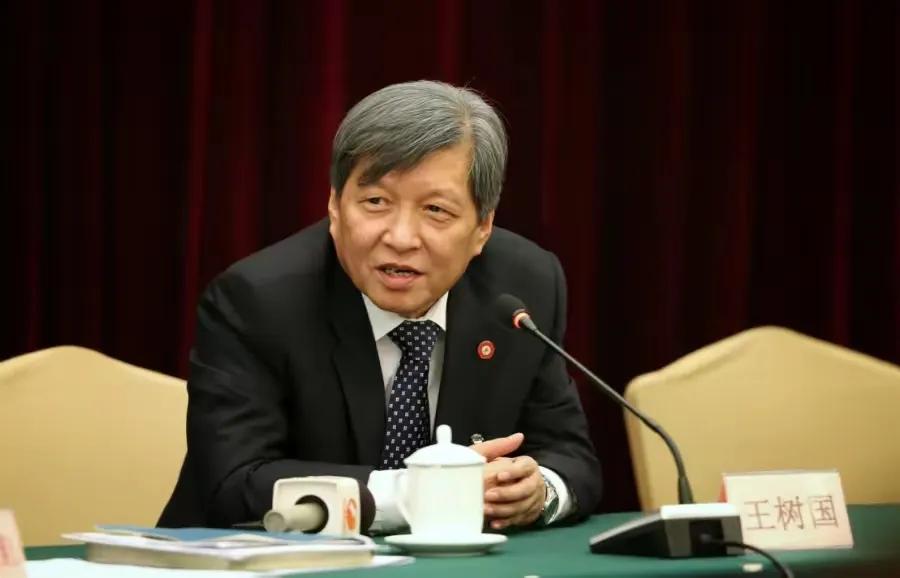 王树国教授终于卸下了西安交大掌门人的重担，这可不是一般的卸任，这简直是“校长界”