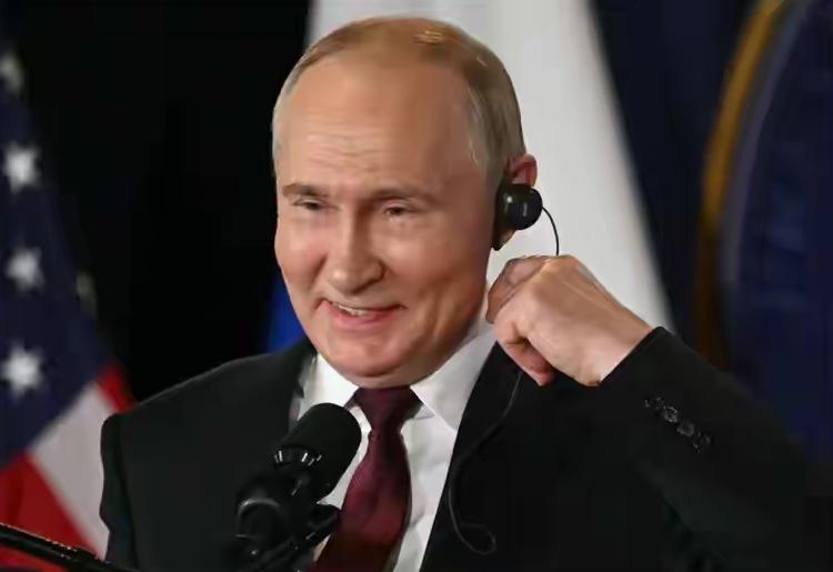 普京与特朗普的超90分钟通话说了什么
 
普京说了两件事。第一，俄方愿意在胜利日