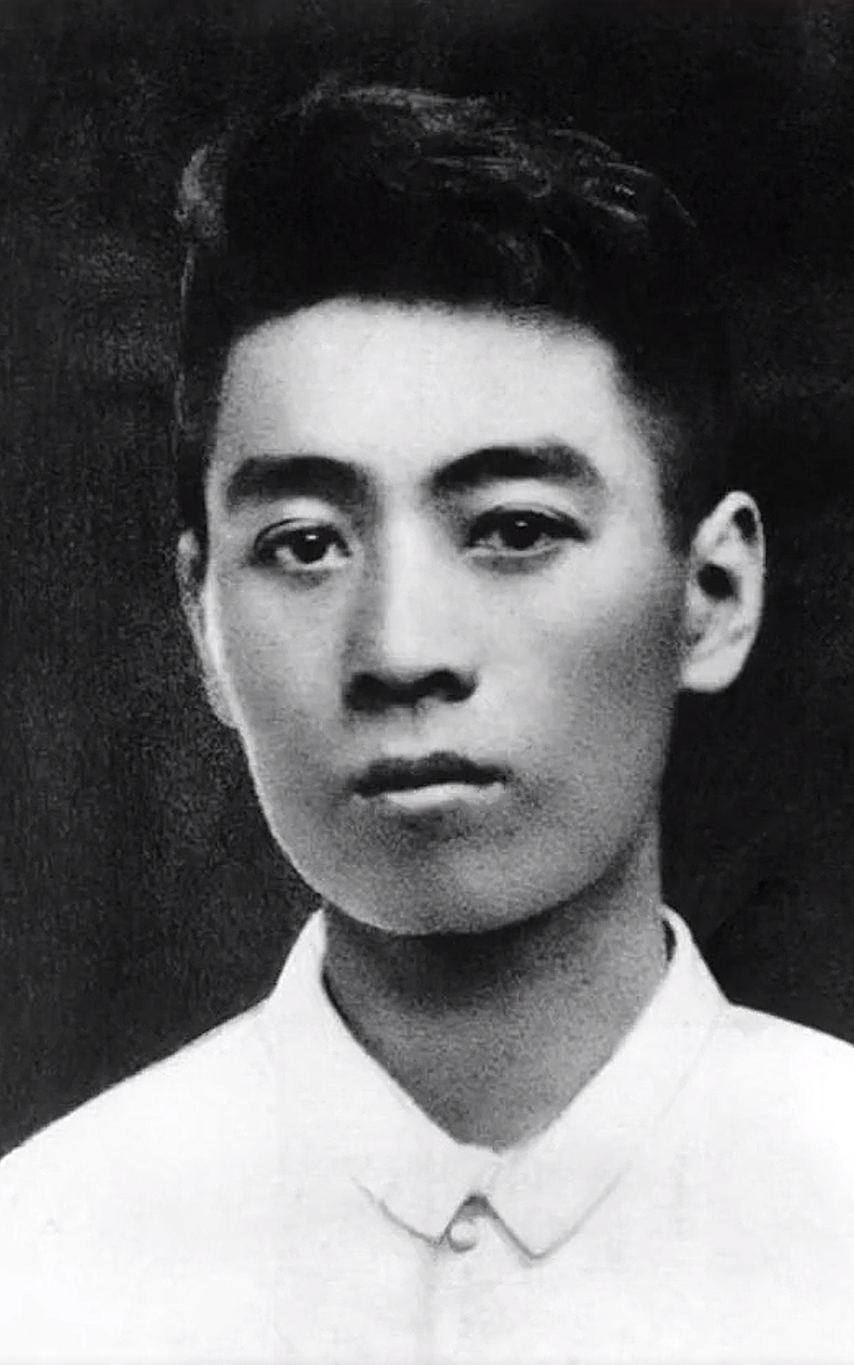 这帧青年周总理的影像，藏着百年不灭的风骨！

每次看到青年周恩来总理的这张照片，