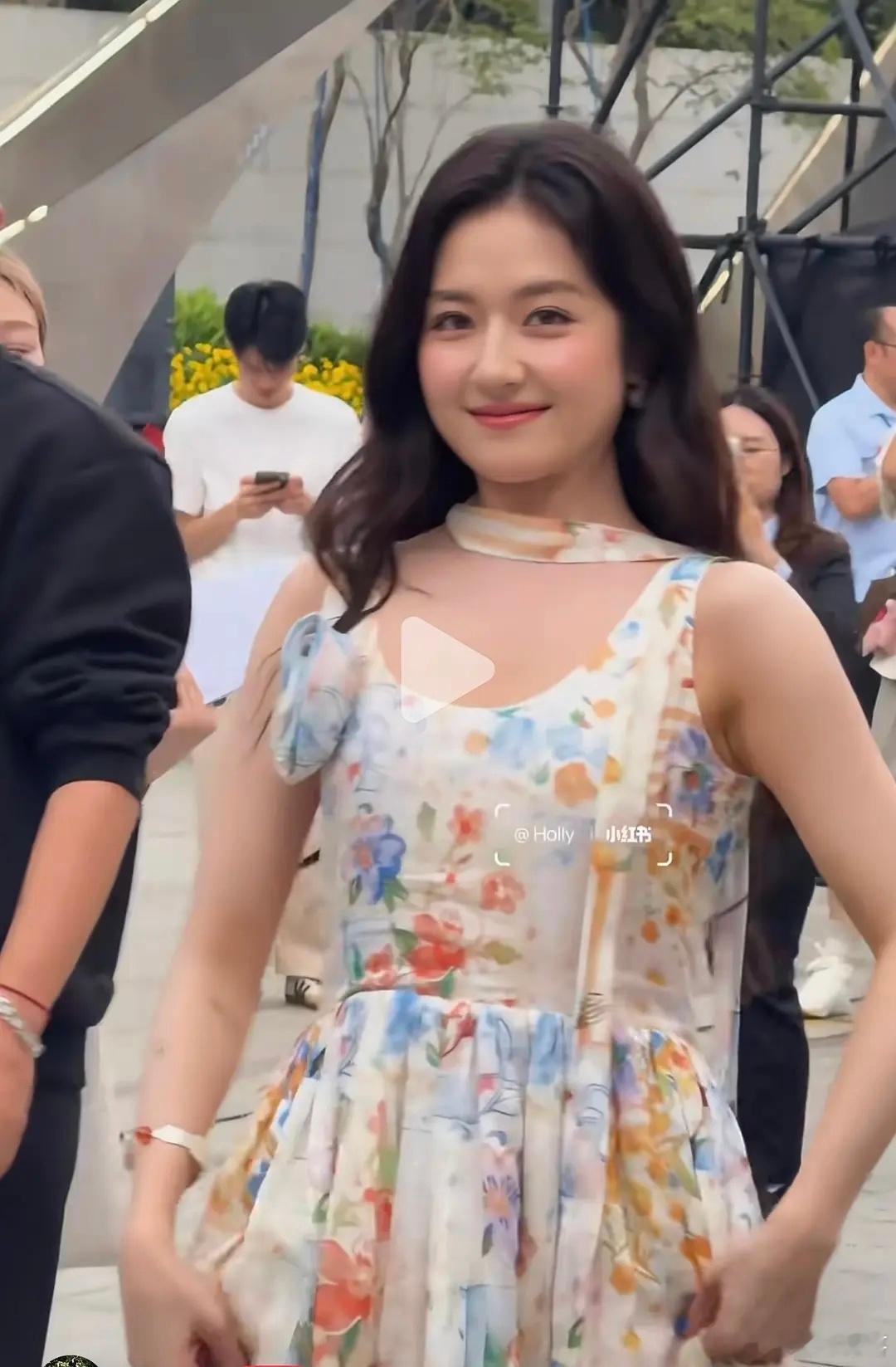 李兰迪今日线下活动路透 最近伙食挺好啊 