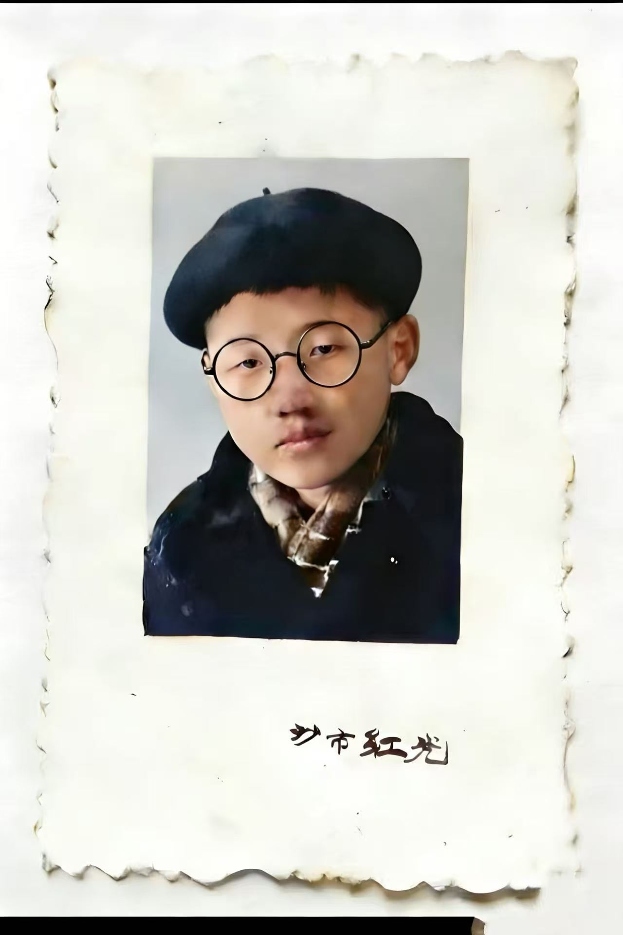 我写的第一封情书  余春 我写的第一封情书，是在小学三年级，那年还不到十岁。它既