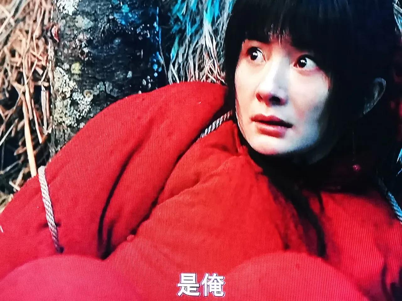 电视剧《生万物》里杨幂演的最不像了。杨幂演了个旧社会刚出嫁就被土匪掳走的农村地主