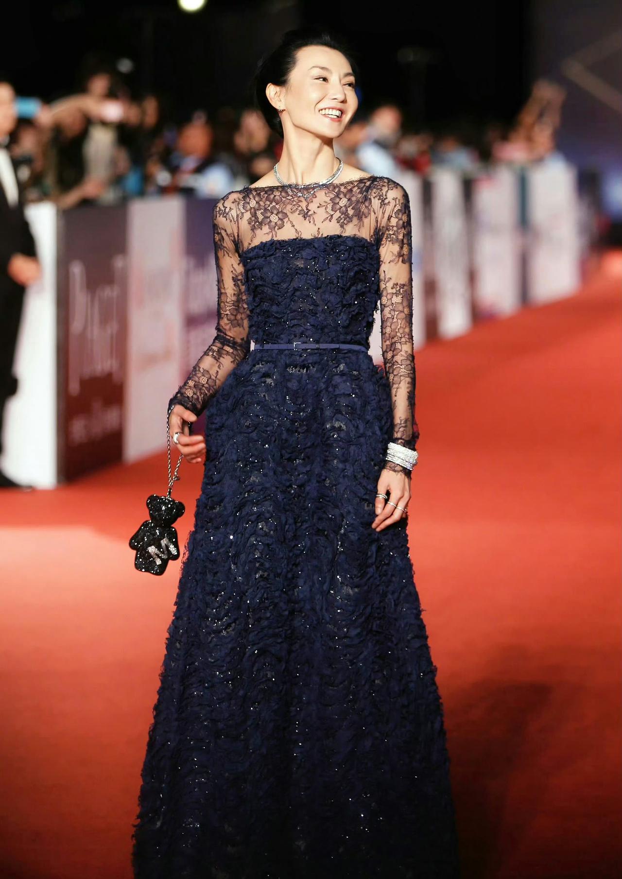 张曼玉最后一次红毯应该是金/马50，那一年汇集了两岸三地的最强星光，衣香鬓影间，