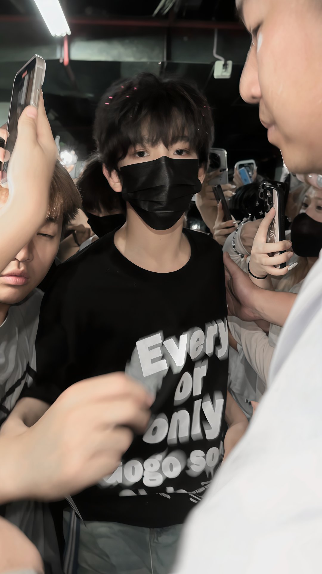 仿佛你只需静静看我一眼 