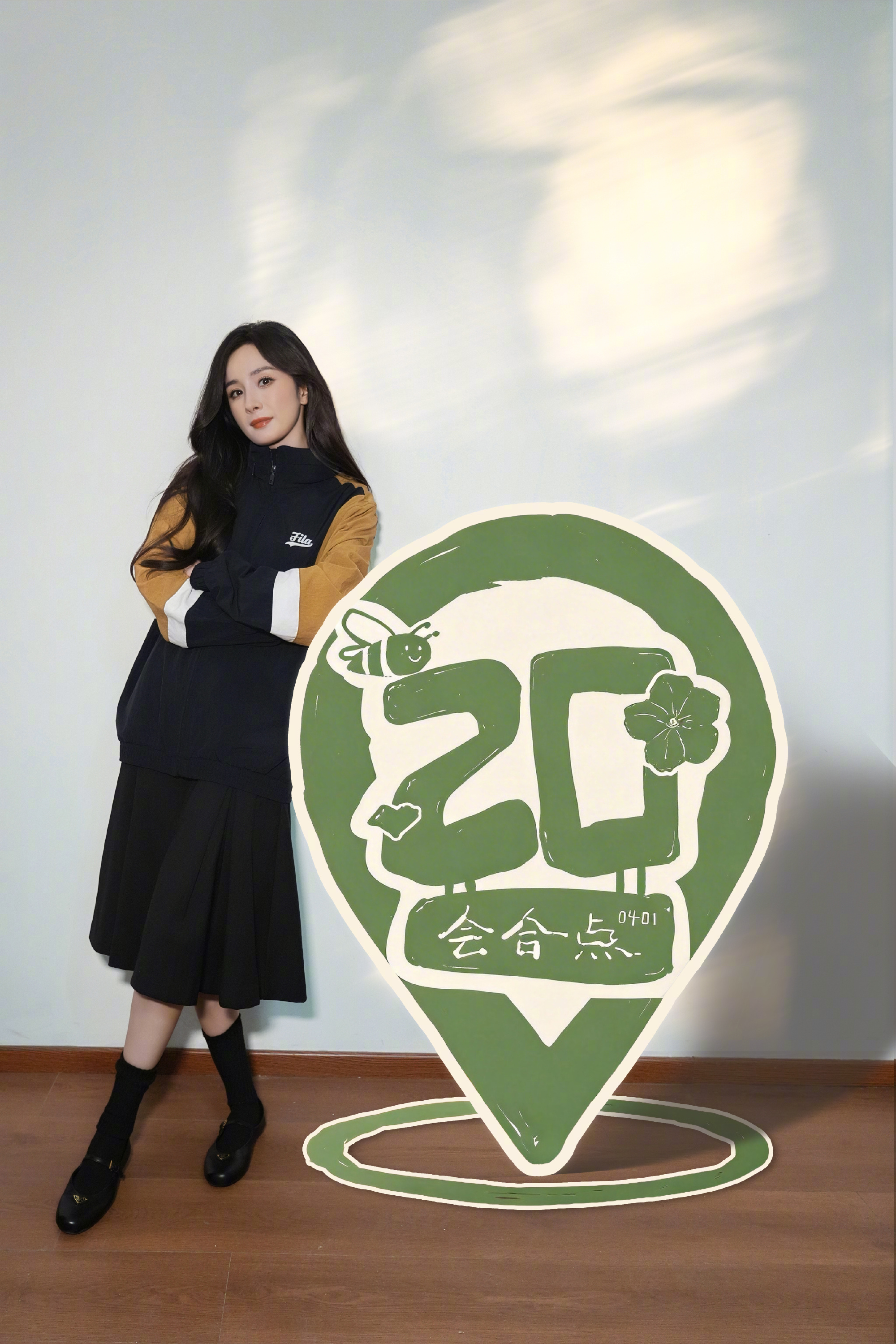 安平桥的石板上，潮声是千年的絮语。李睆清的青春，却循着另一条光的轨迹生长。安海的