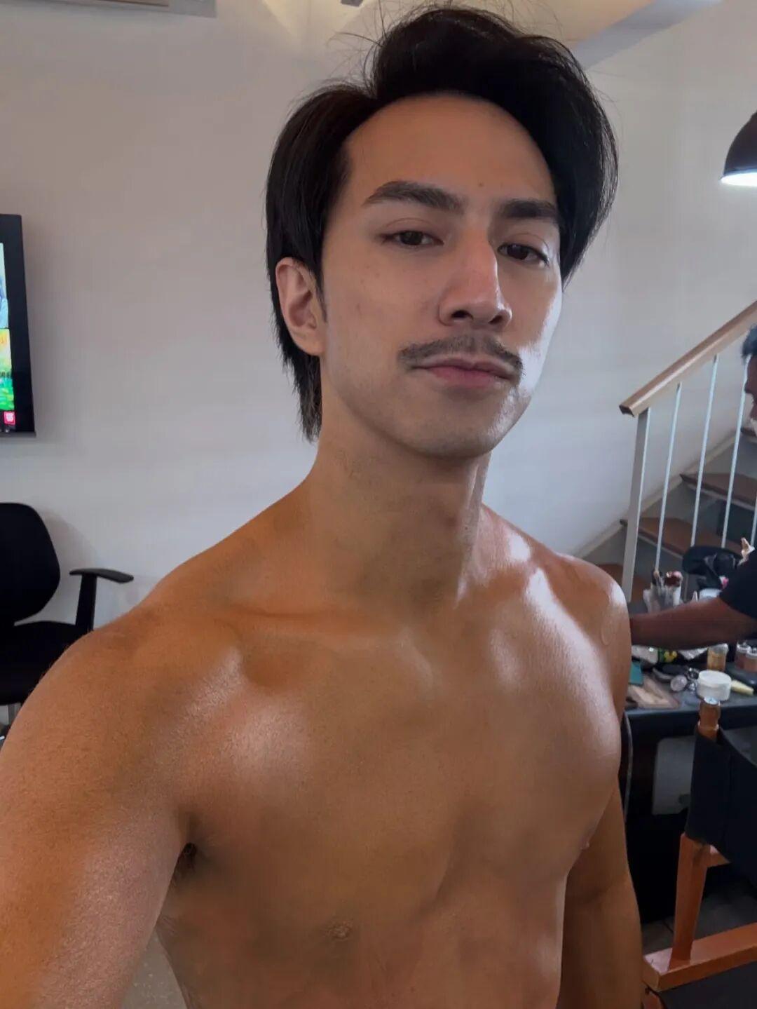 泰国男星 TIMETHAI（ธามไท แพลงศิลป์，达姆泰·普莱恩西尔普