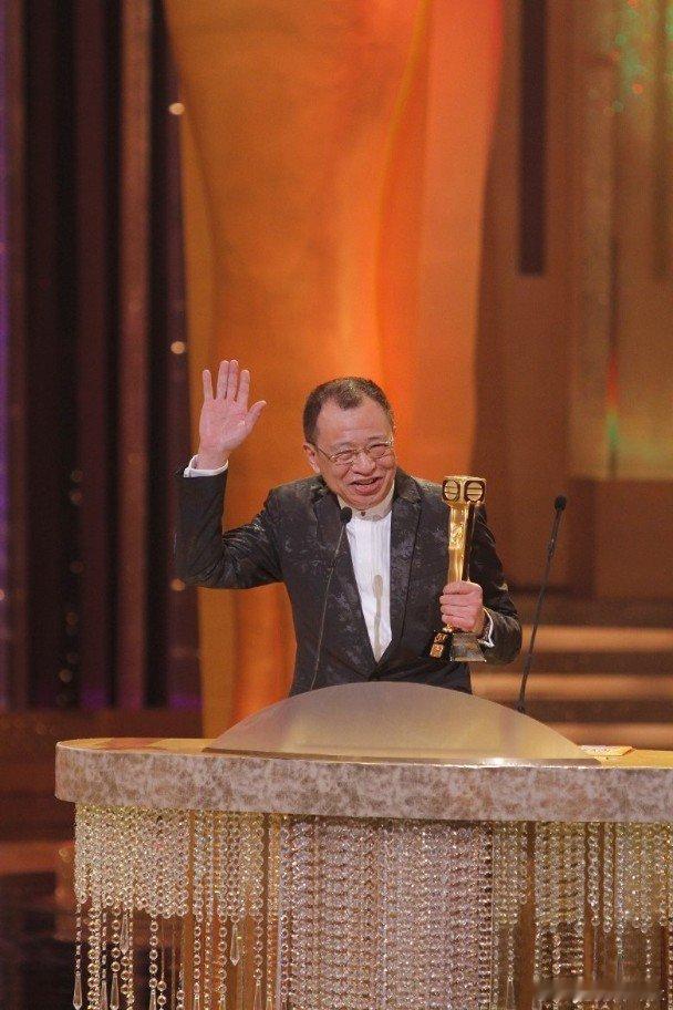 資深演員許紹雄日前因腎癌引發器官衰竭離世，終年76歲。昨日（11日）女兒許惠菁正