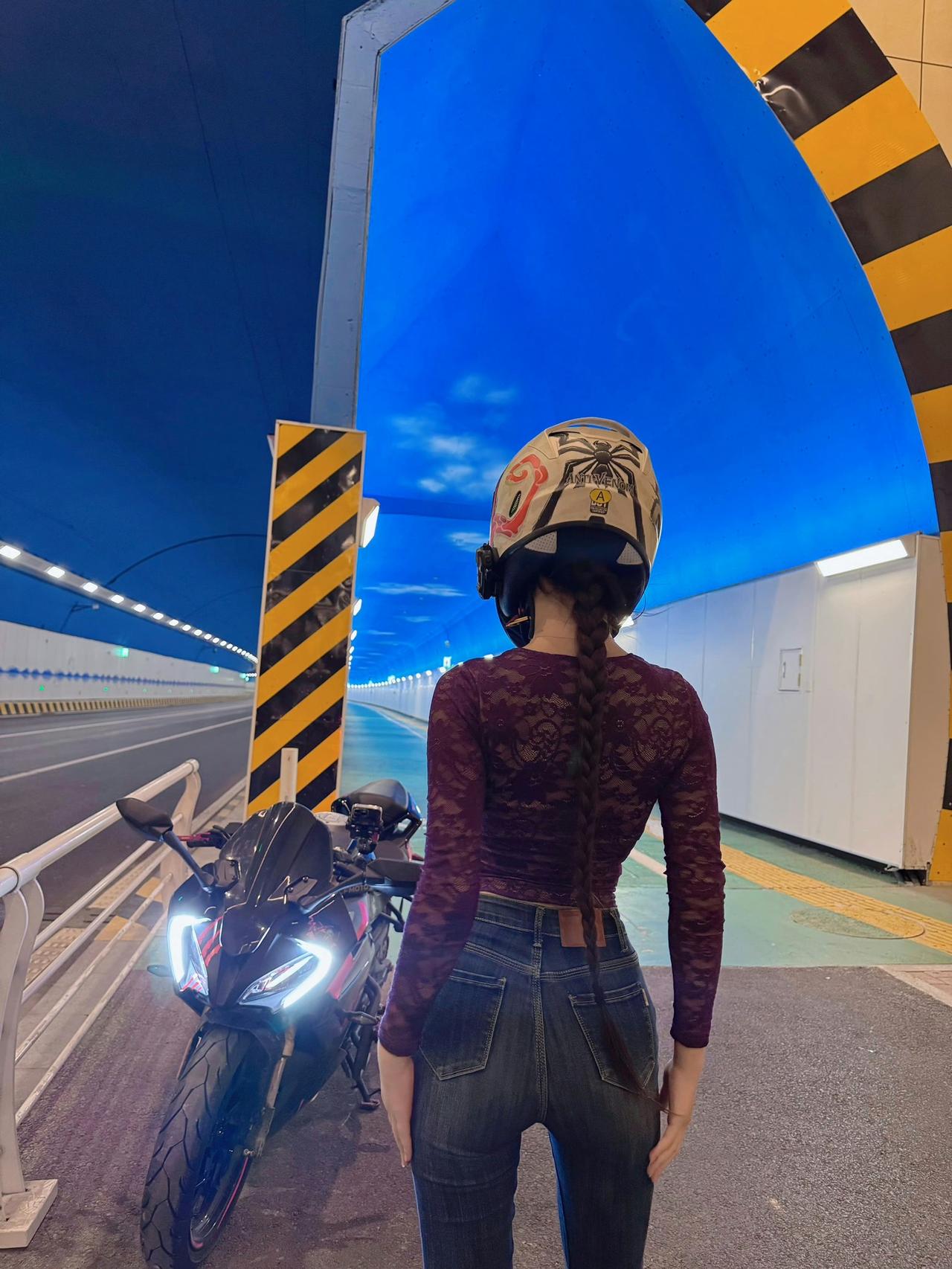 今夜的机车让我沉醉，浓浓的你有浓浓的美。