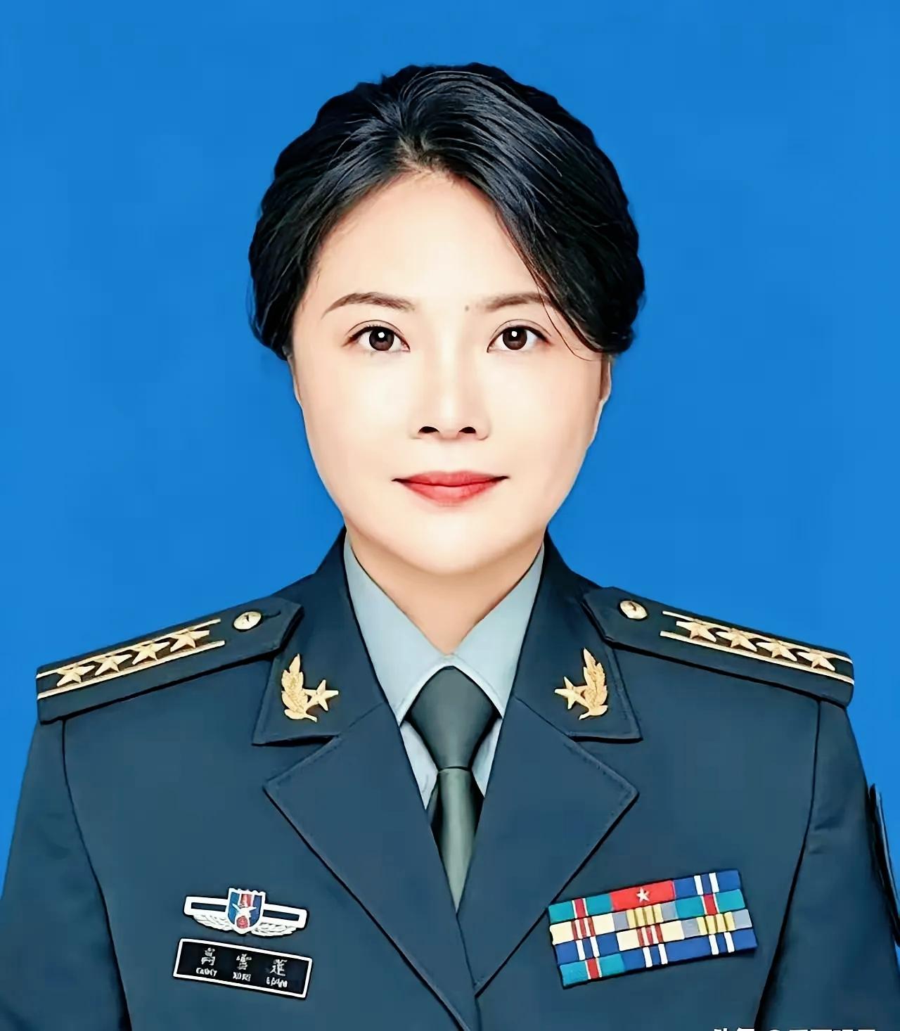 高雪莲，女，汉族，1976年10月出生，1996年7月入伍，1997年11月入党