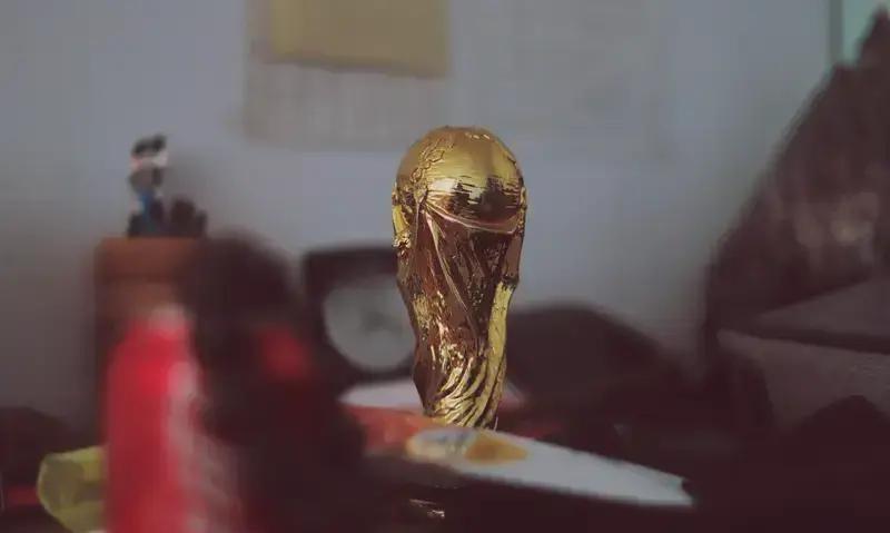 世界杯这场热闹，我们还要当多久的观众？

每次看世界杯，我都忍不住有点堵得慌。人