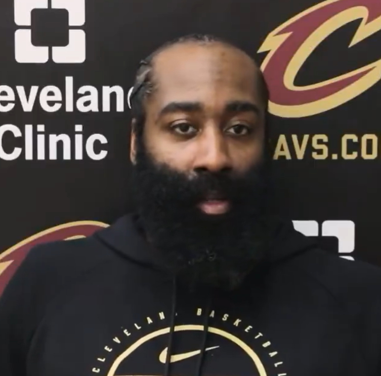 记者：“你在雷霆时很接近夺冠，在火箭时也很接近。现在再次接近的这种感觉怎么样？”