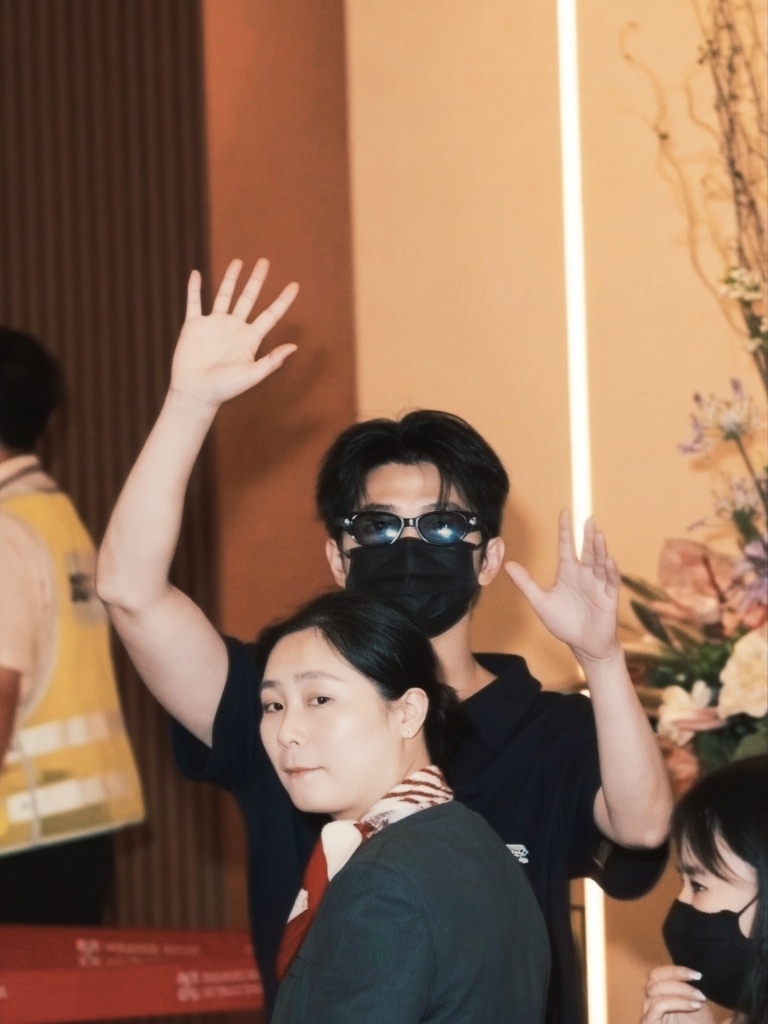 杨洋 哇哇哇，发现杨洋的肌肉💪💪💪💪💪青岛啤酒白啤代言人杨洋杨洋深圳杨