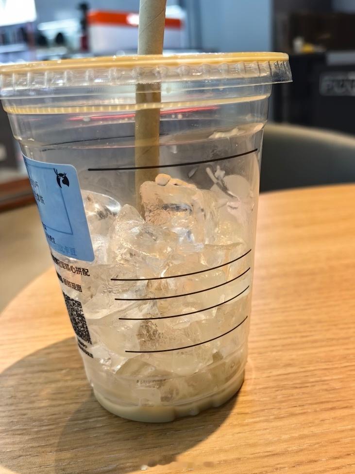 爷爷不泡茶17元奶茶未开封只有半杯哇…这个跟瑞幸满杯冰有什么区别呀[汗]瑞幸起码