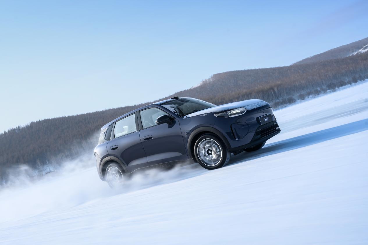 联名海绵宝宝，这就是零跑A10的快乐秘籍？
 
提到海绵宝宝，很多朋友肯定会回想