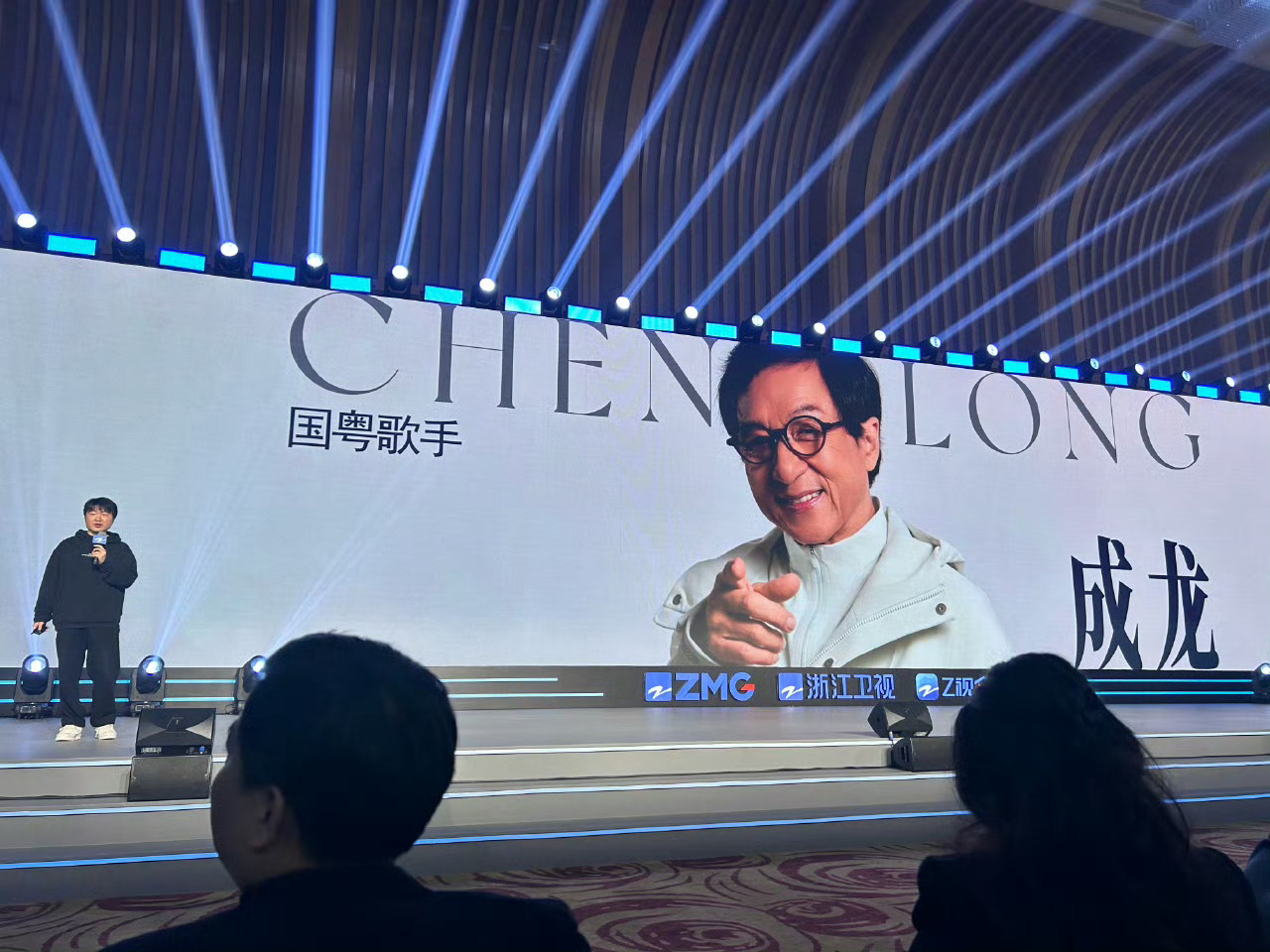 成龙宋亚轩相差50岁的合作宋亚轩要和成龙合体上音综了 国粤无双拟邀成龙加盟音综还