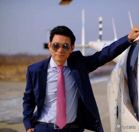 栾杰，1962年生于青岛，主任医师、教授、博导，中国医学科学院整形外科医院（八大