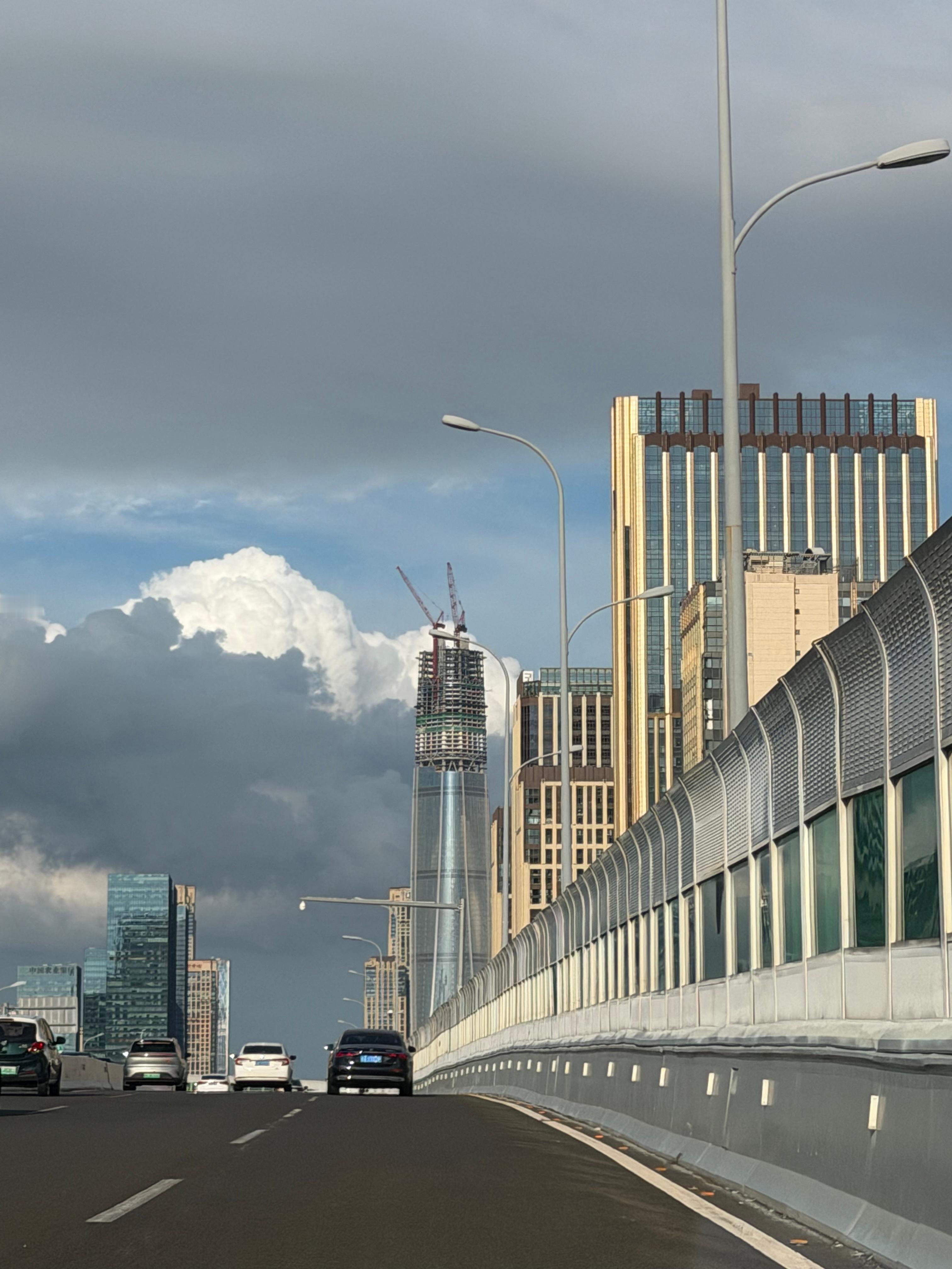 高架桥上幻视迪拜🗼海南地标性建筑