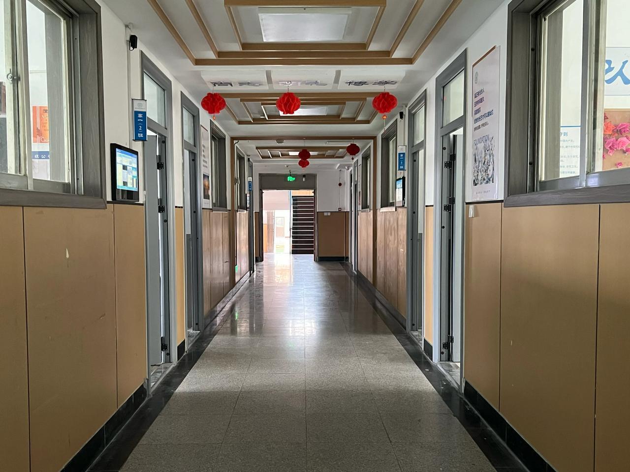 前段时间，学校搞了一次家校共育调查表，旨在了解学生在家里的表现，要求家长反馈给学