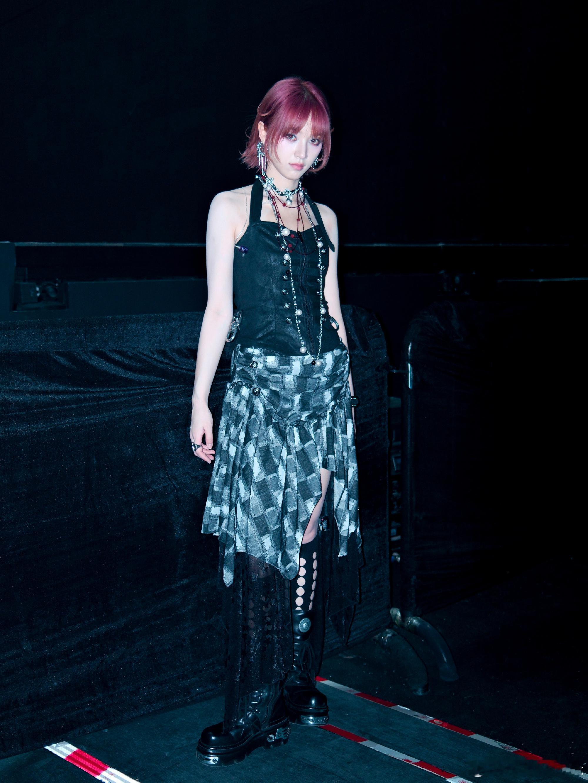 黄灿灿进步好大 黄灿灿在浪姐二公表演的篇章唱歌进步好大，刷了下灿灿实时原来不是我