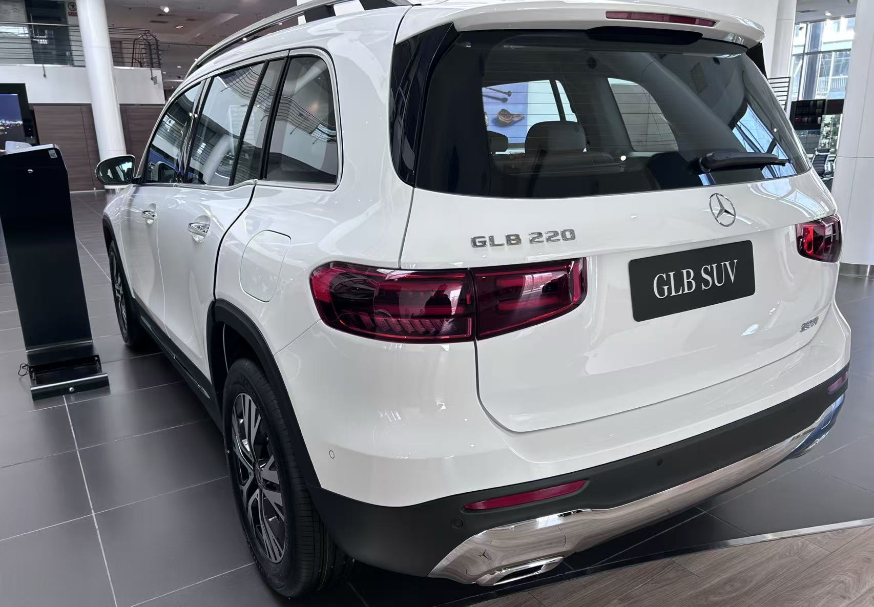 宝马降价后，奔驰下调指导价？实探北京4S店：仅部分车型，终端价格目前没变