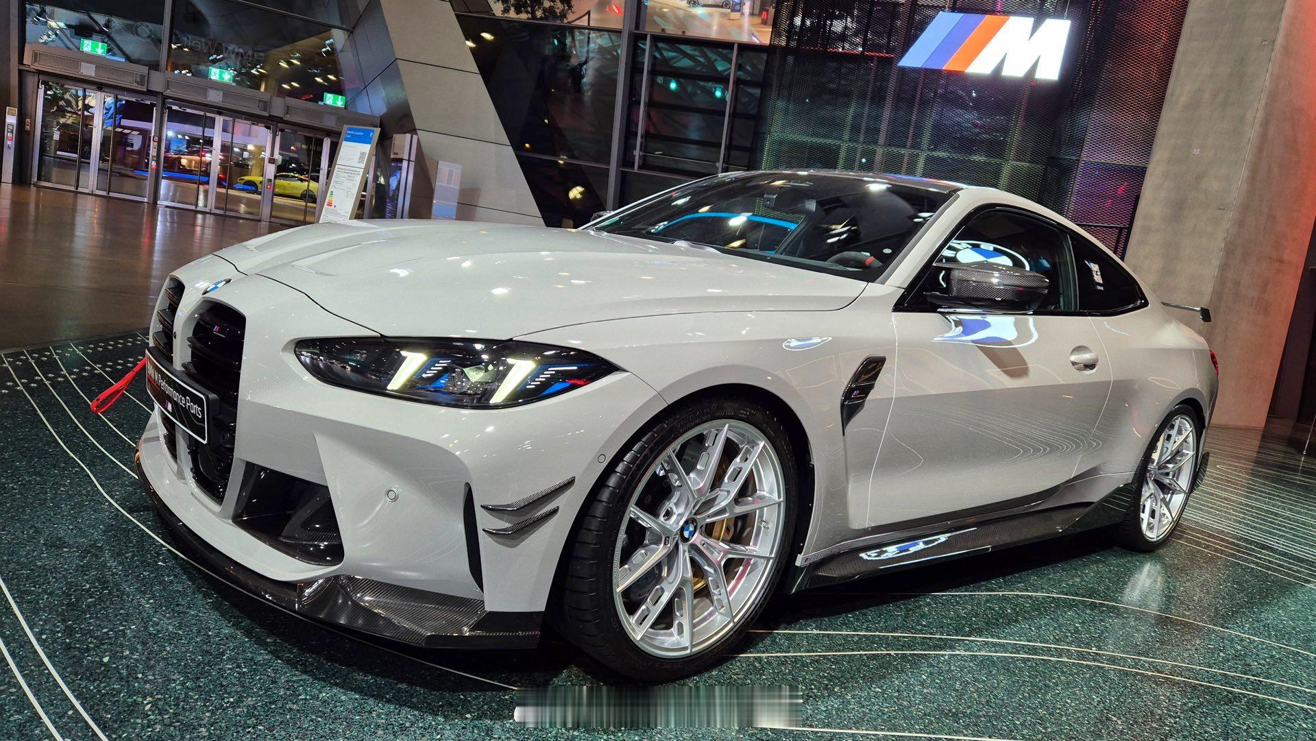 真是帅啊bro宝马原厂的MPP确实看起来舒服不过现在好像很少见到中出的排气了？我