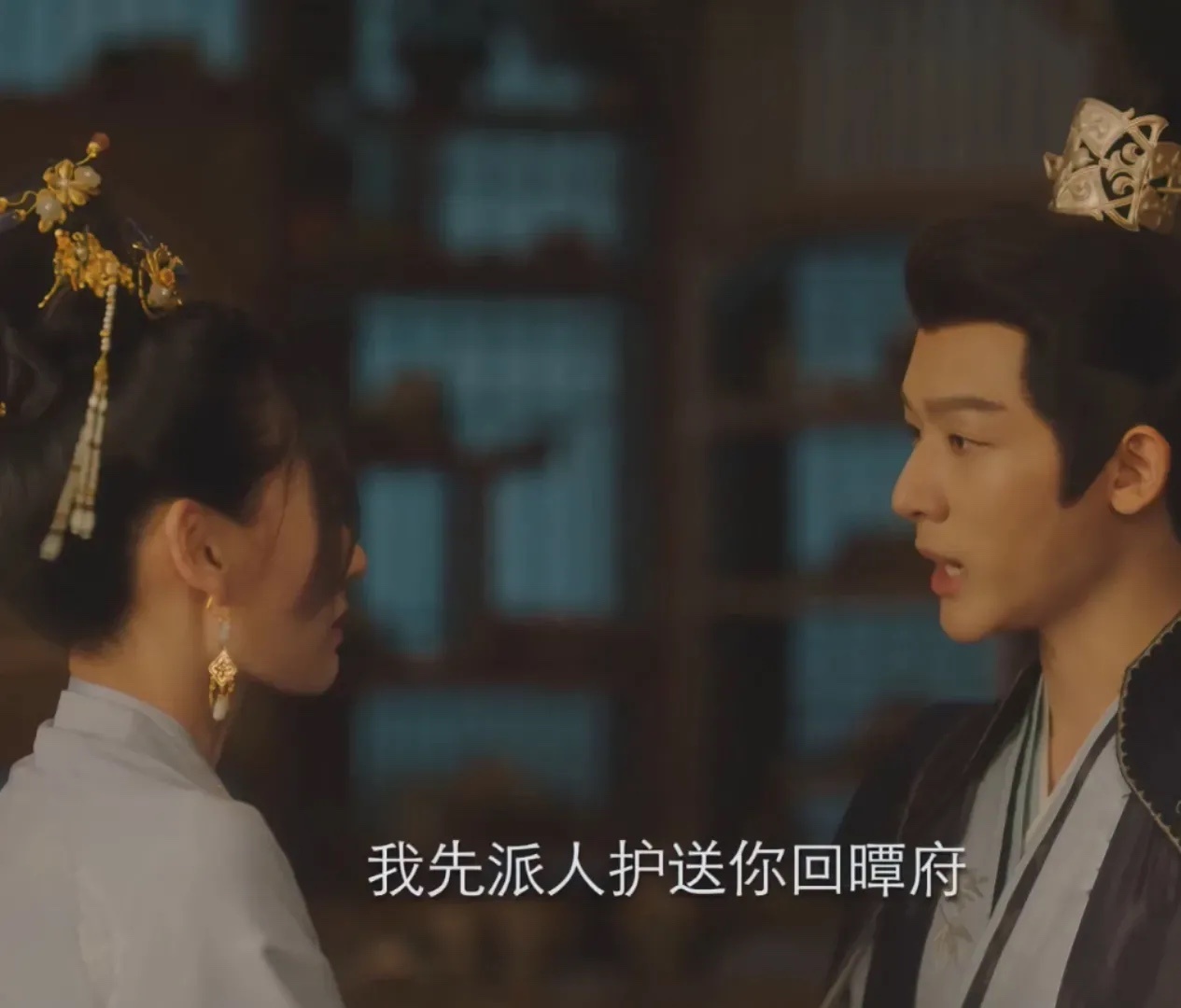 曋氏嫡女曋氏淑慧还是比神农馨悦更懂得抓住机会，她是第一个嫁给玱玹的女人，而且还是