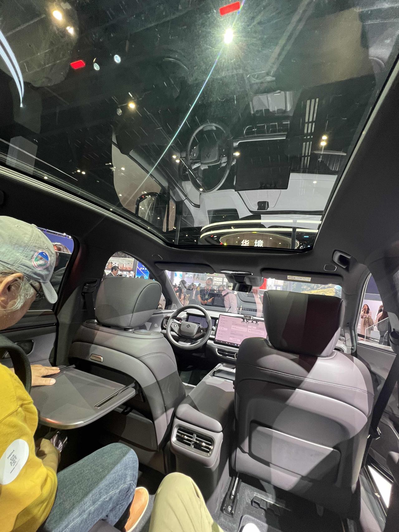 广汽昊铂S600，终于体验到实车后排143度的靠背角度。今天车看的很慢，腰腿也有