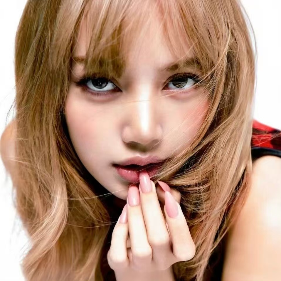 lisa和朴彩英的fans因为F1的待遇而暗流涌动 ​​​