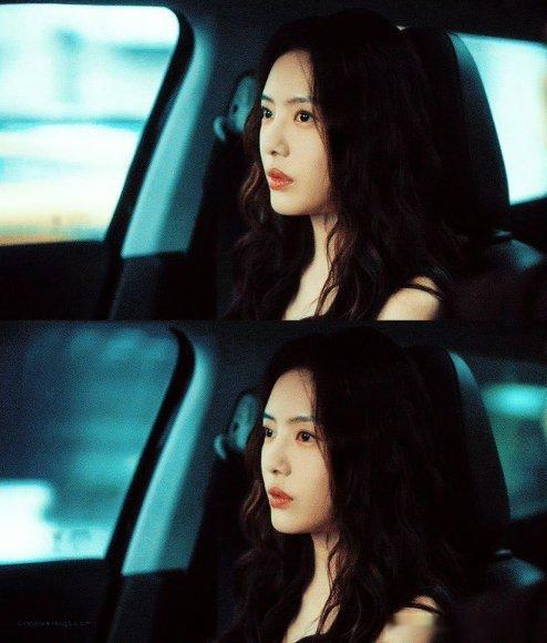 蔡文静新剧净惹些亡命之徒新剧又陷疯批感情线，清冷眼神藏着怕与痛，清醒又沉沦，危险