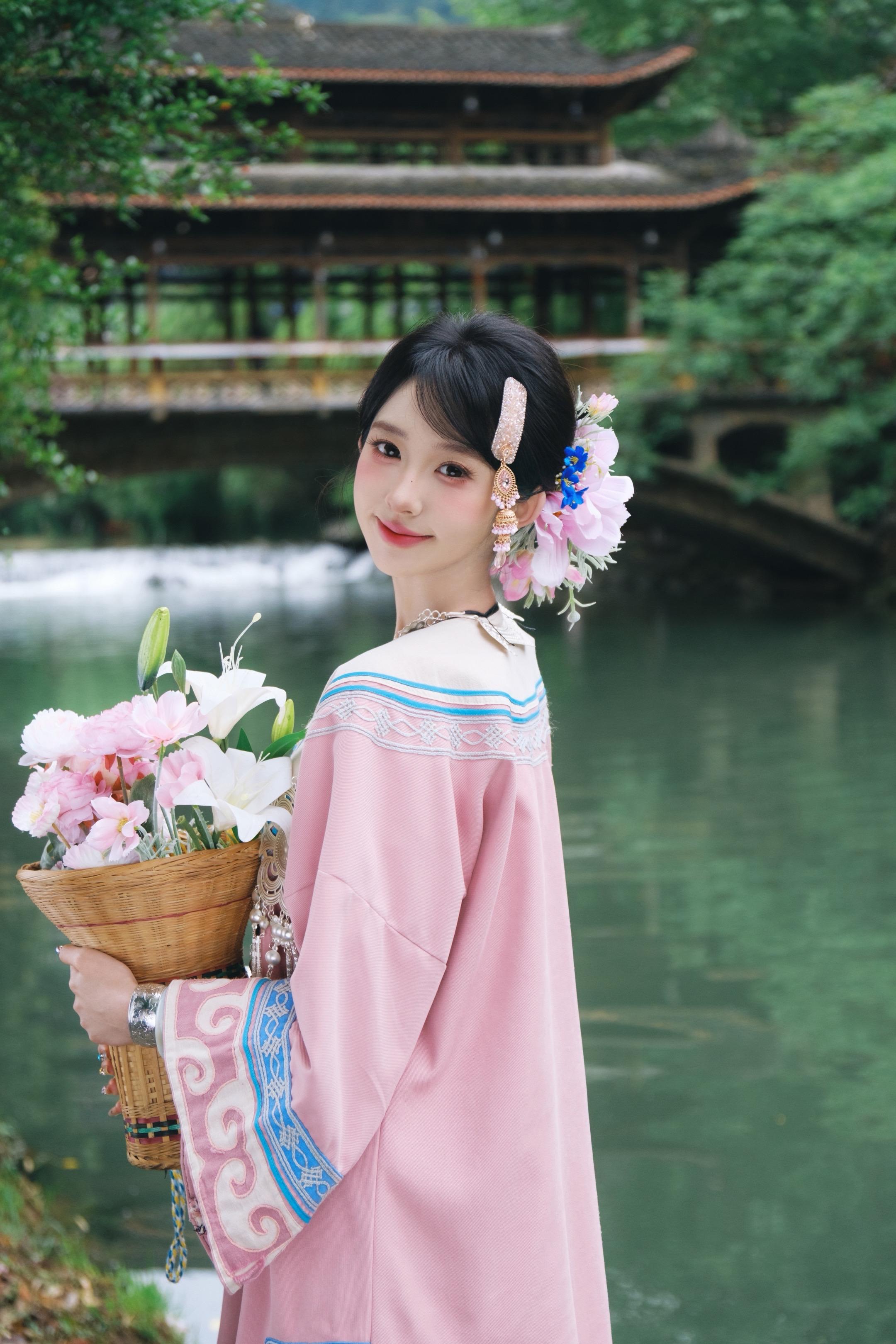 不做凡间客，来当苗寨的甜辣小公主！