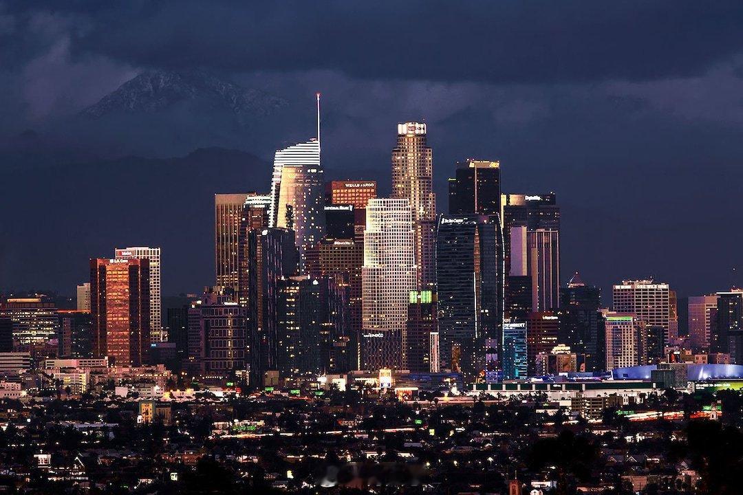 去年，超过 20 万丹麦人在网上联名发起请愿，要求从美国手中购买加利福尼亚州。海