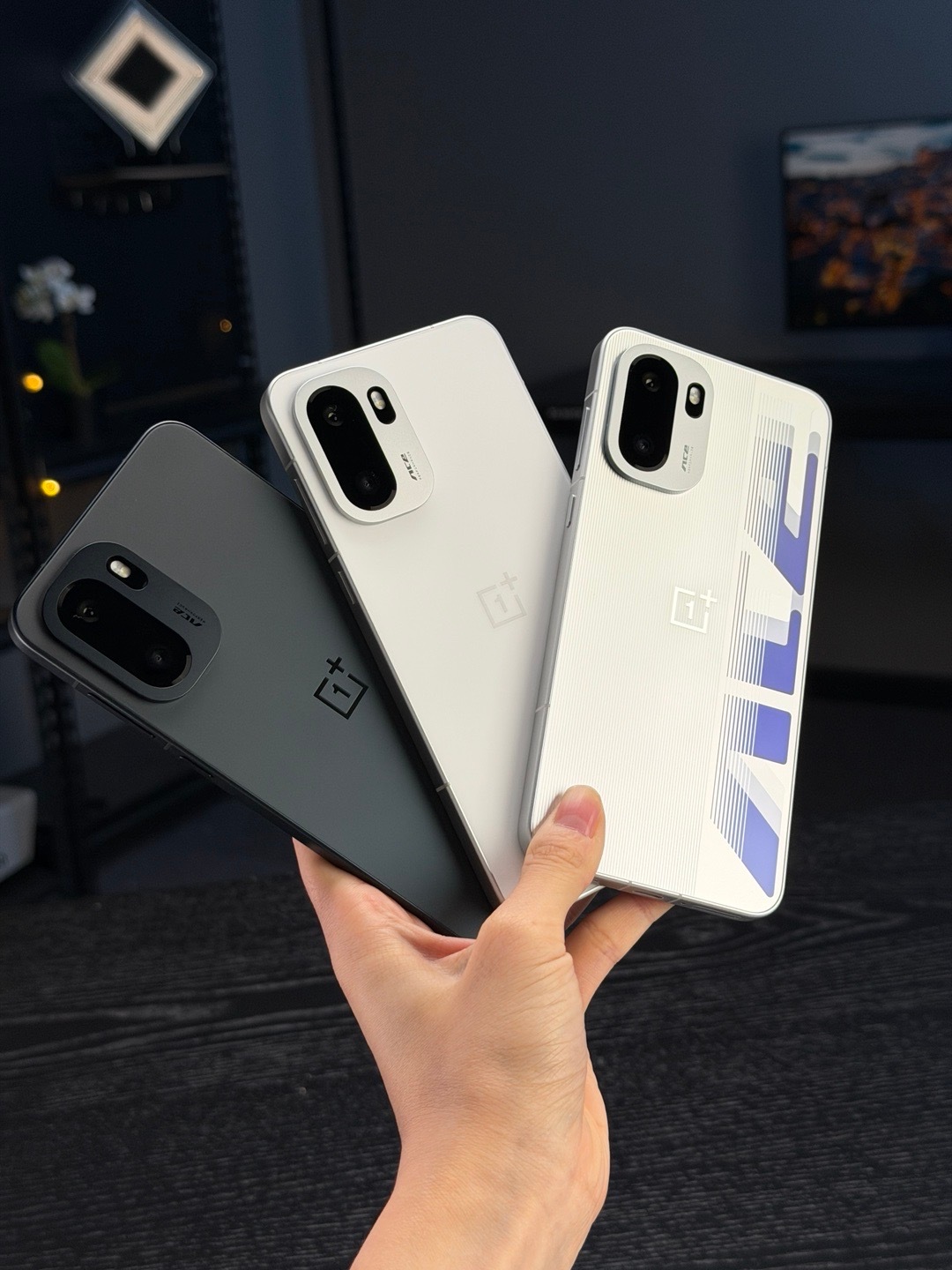 一加Ace 6上手实拍[有票了]竞黑、亮白、快银大家更喜欢哪个颜色？一加15一加