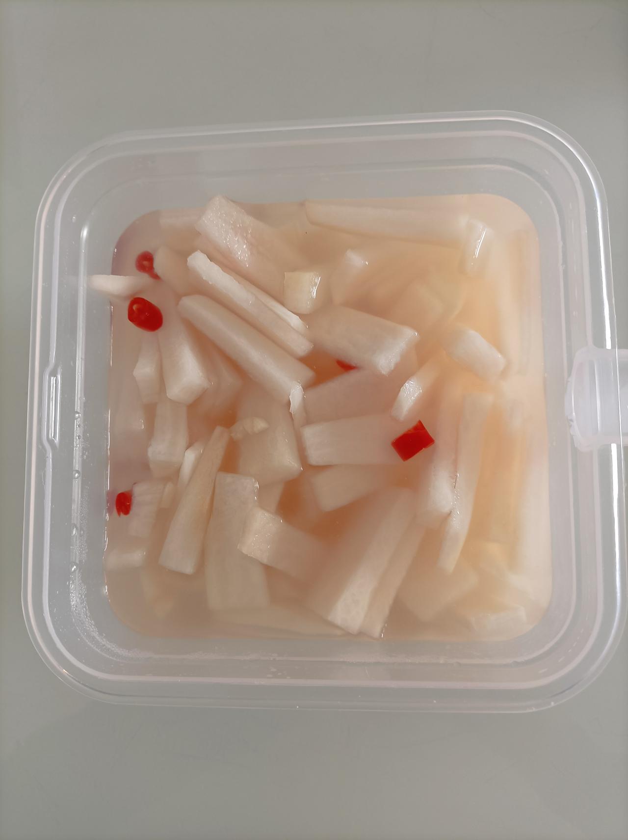 晒出我的今日美食自已做的酸萝卜条，美味开胃又下饭，特别适合下米粥！做法挺简单，白