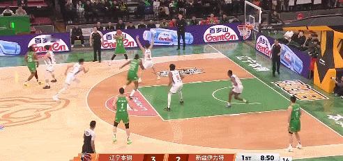 辽宁男篮vs新疆男篮 赵继伟本赛季的第一次助攻，送给了付豪 