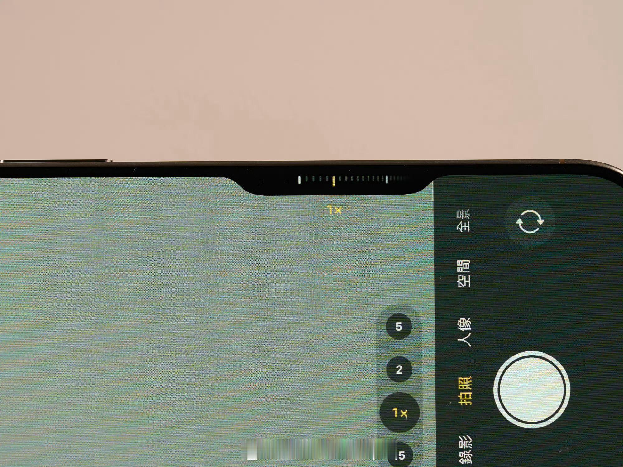 iPhone拍照键或被取消 用过 但还是觉得不便利 希望取消了吧……… ​​​
