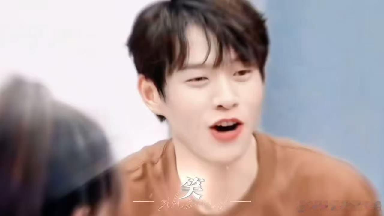 赵今麦魏大勋贴脸对视 赵今麦忘记和魏大勋对视 两人拍摄贴这么近，赵今麦一走神我就