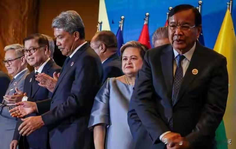 中方公民受伤后，中方会见泰柬高层，不到24小时，两国宣布和谈