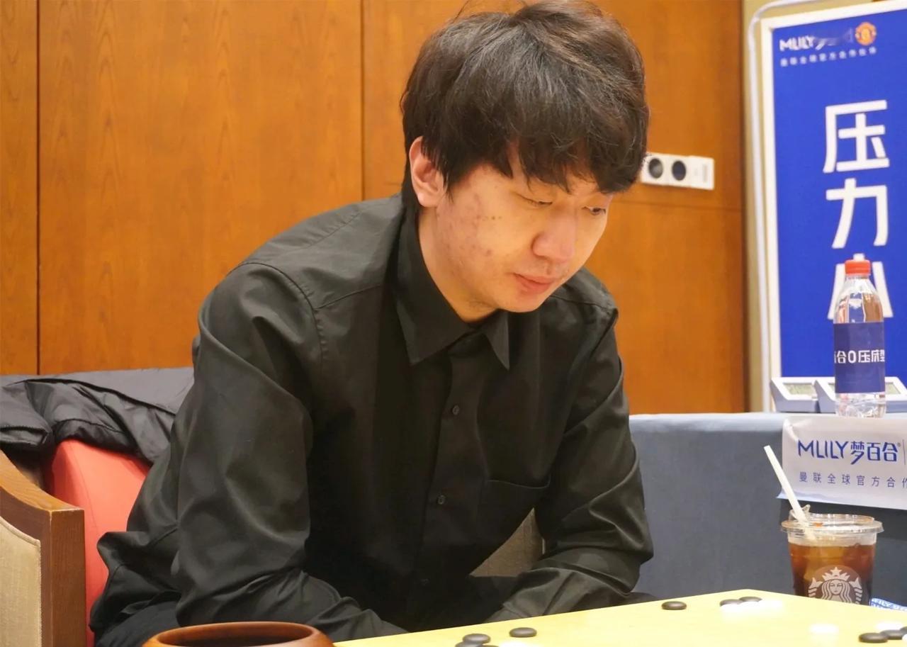 两个2比0~还是老姜辣



第2届梦百合杯中国队历史上第二次包揽了八强，党毅飞