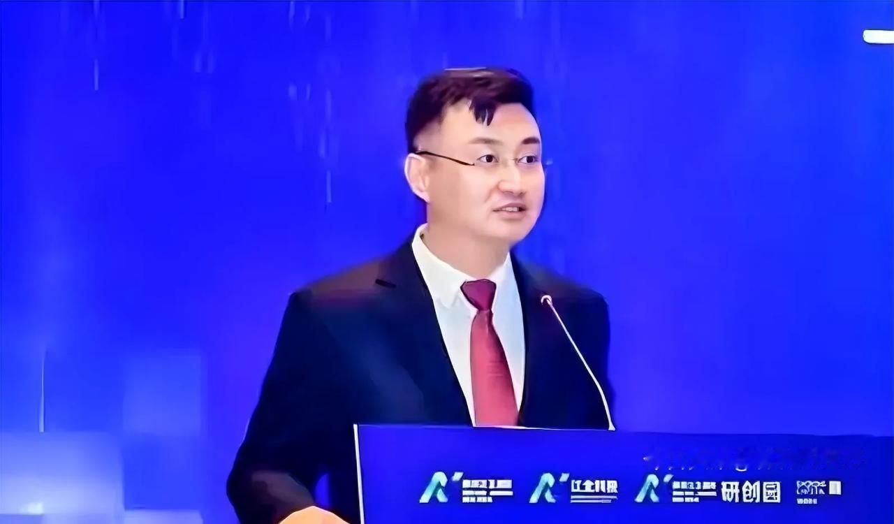 华为有个年薪600万的高管张琨，履历那叫一个漂亮，北大本科，美国硕士，在高通工作