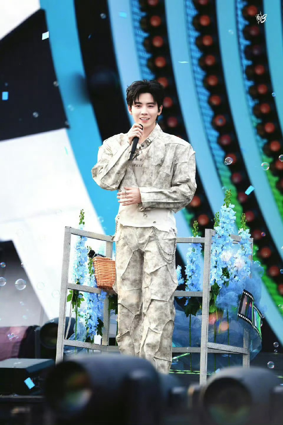 任豪这个舞台我给到夯任豪舞台夯爆了任豪音乐节荧幕里是《逐玉》温润公子李怀安，舞台
