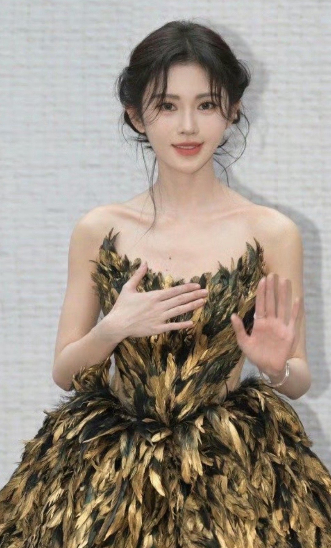 人逢喜事精神爽感觉鞠婧祎解约后变了变得从容大气更美了[给你小心心][给你小心心]
