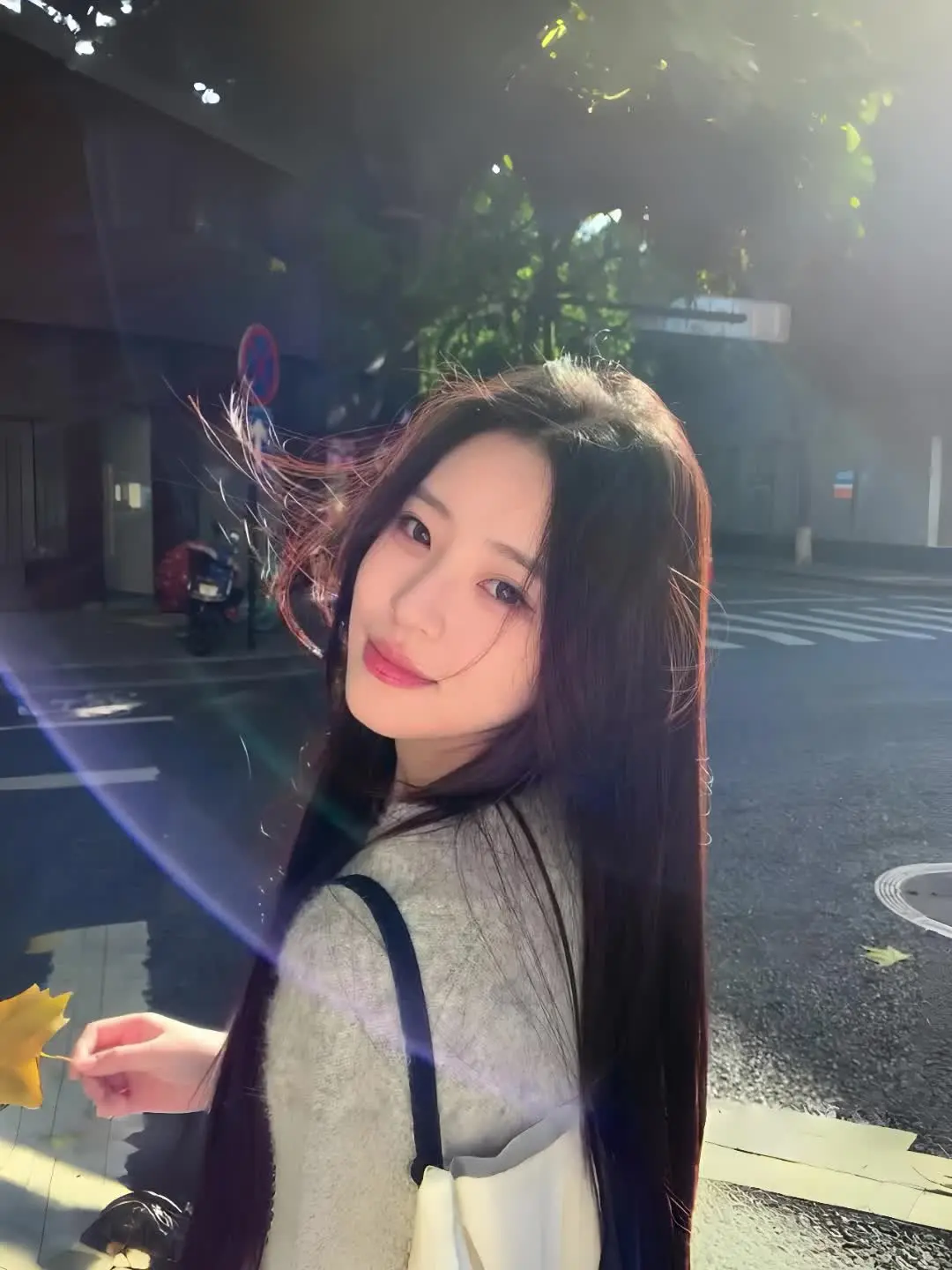 阳光透过玻璃折射在水里 偷偷听到鱼儿互诉stay baby