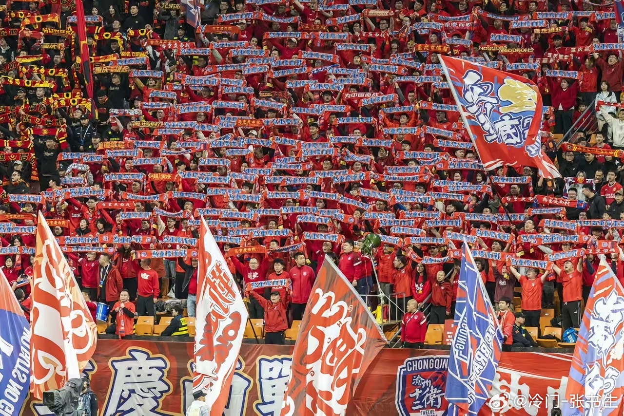 中超单场球迷数前五名！1. 65769人：江苏对阵恒大（2012赛季中超第二轮）