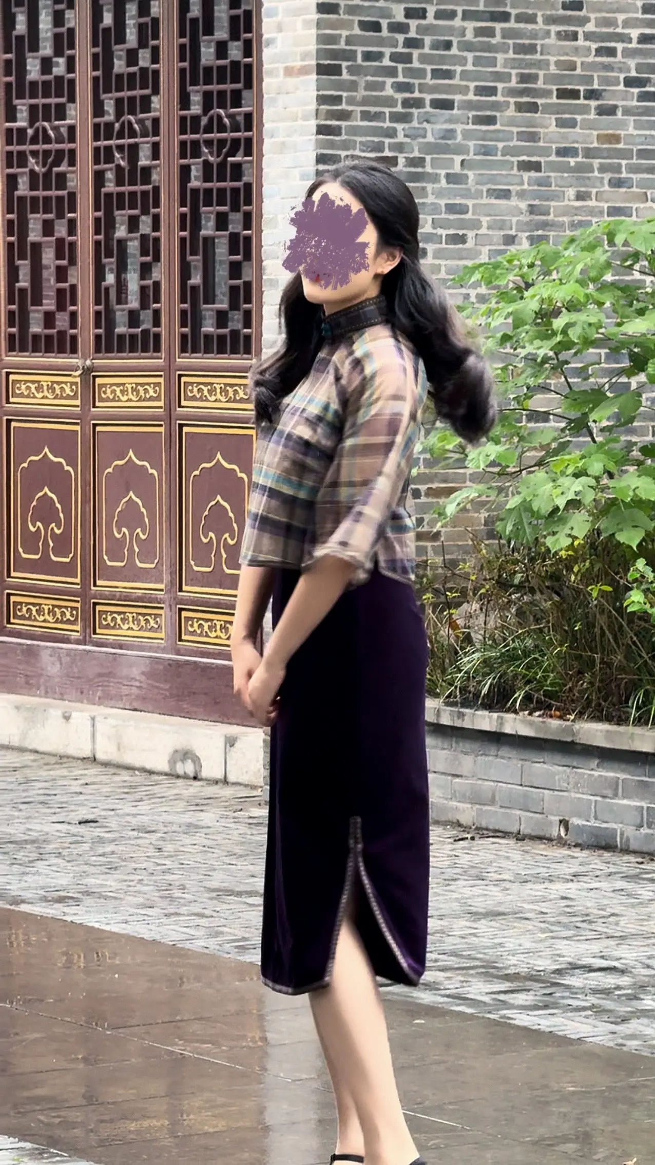 从此音尘各悄然，春山如黛草如烟。