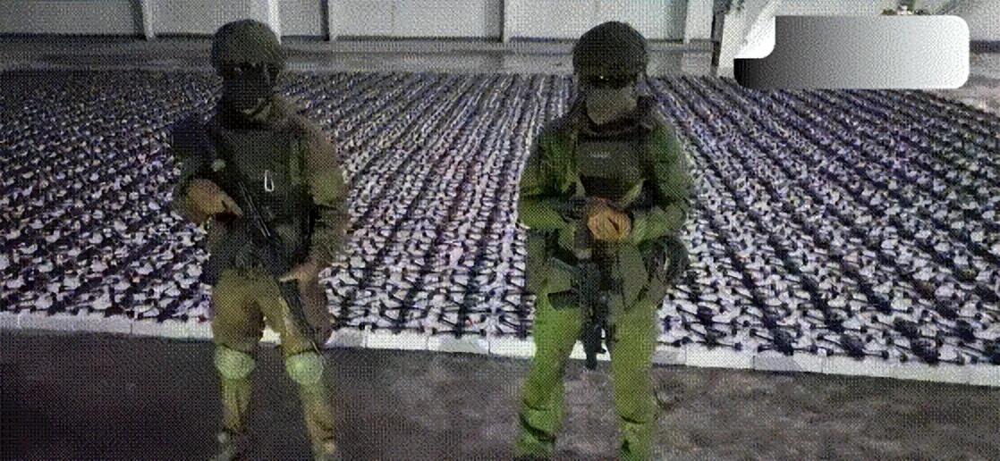 美国一直污蔑我们给俄罗斯提供武器，尽管我们已经多次澄清“中国的立场是中立的”，美